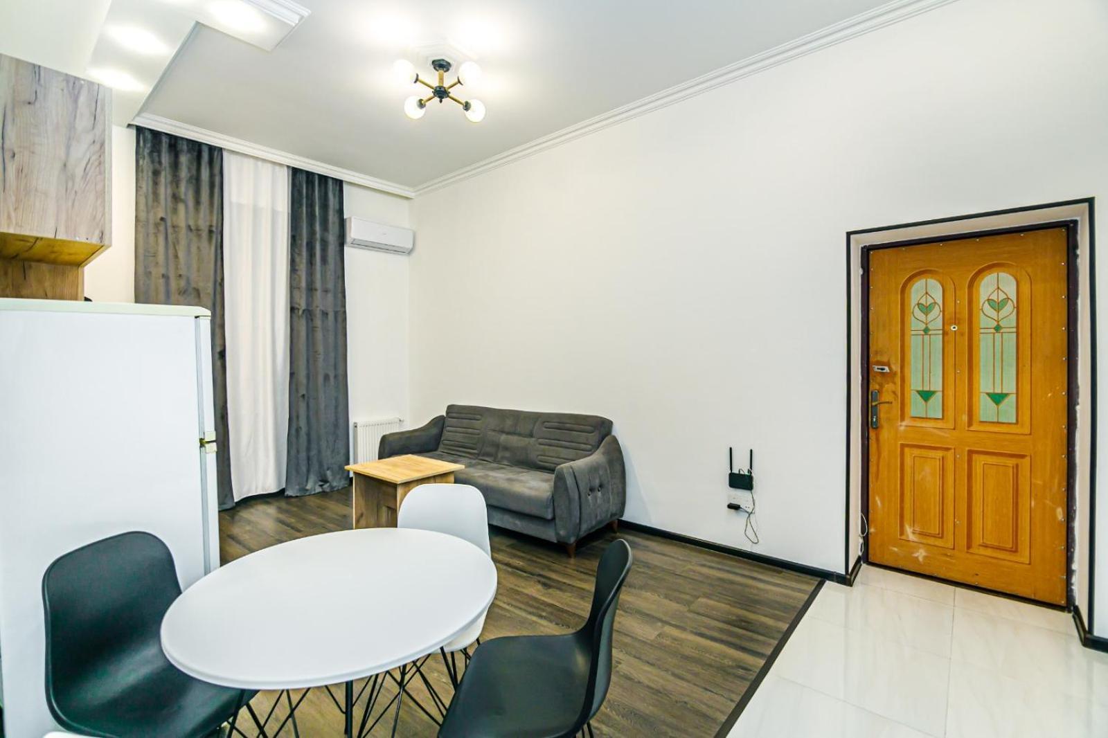M Estate. 2 Room Home In Targovu Баку Екстериор снимка